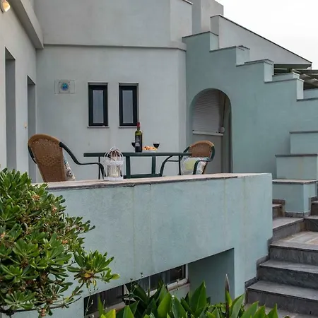 Sunrise Beachfront Apartment *